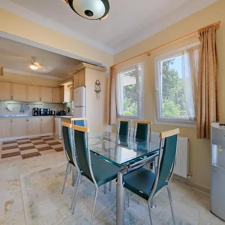Βίλα Private Pool With Garden & Forest View