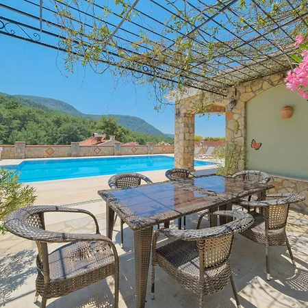 Private Pool With Garden & Forest View