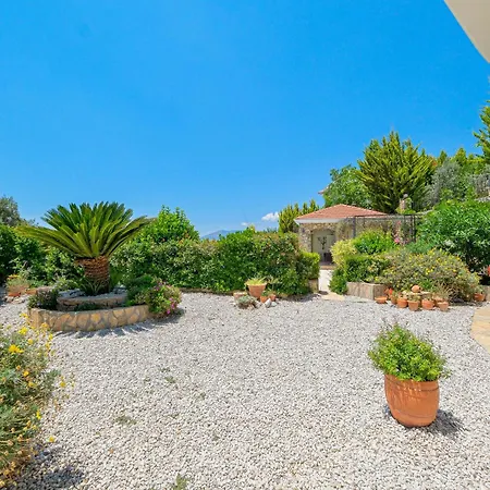 Βίλα Private Pool With Garden & Forest View